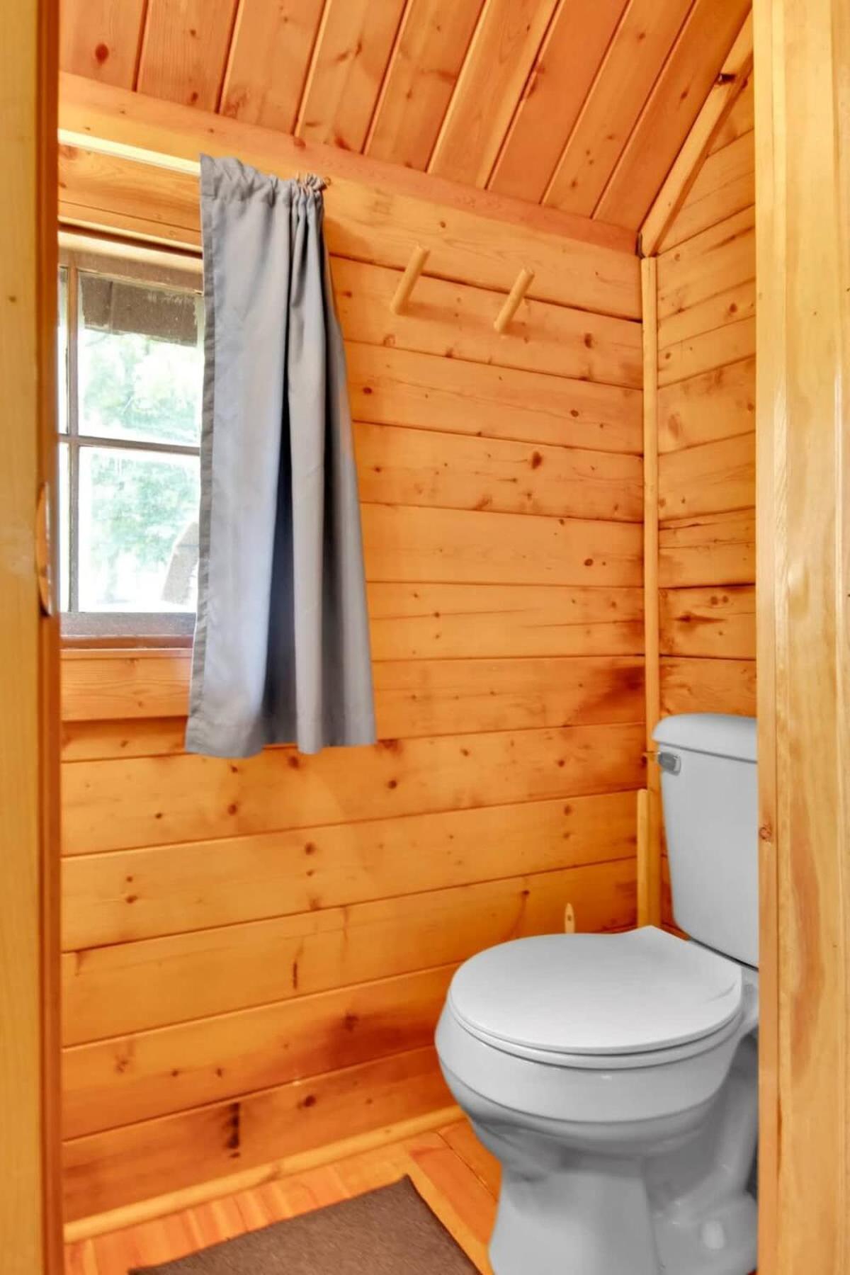 Lovely Rustic Cabin In ブルーミントン エクステリア 写真