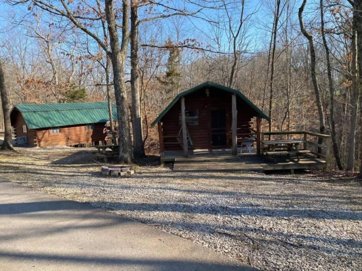 Lovely Rustic Cabin In ブルーミントン エクステリア 写真