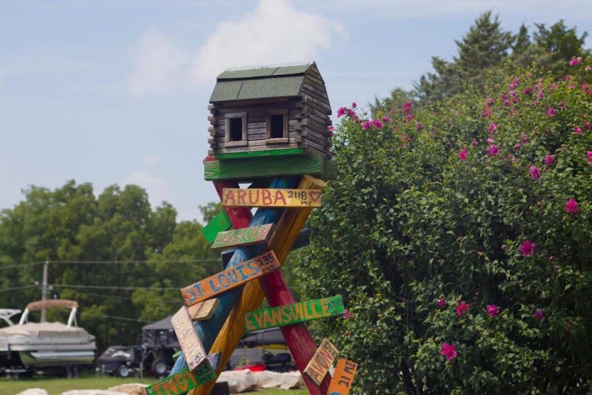 Lovely Rustic Cabin In ブルーミントン エクステリア 写真